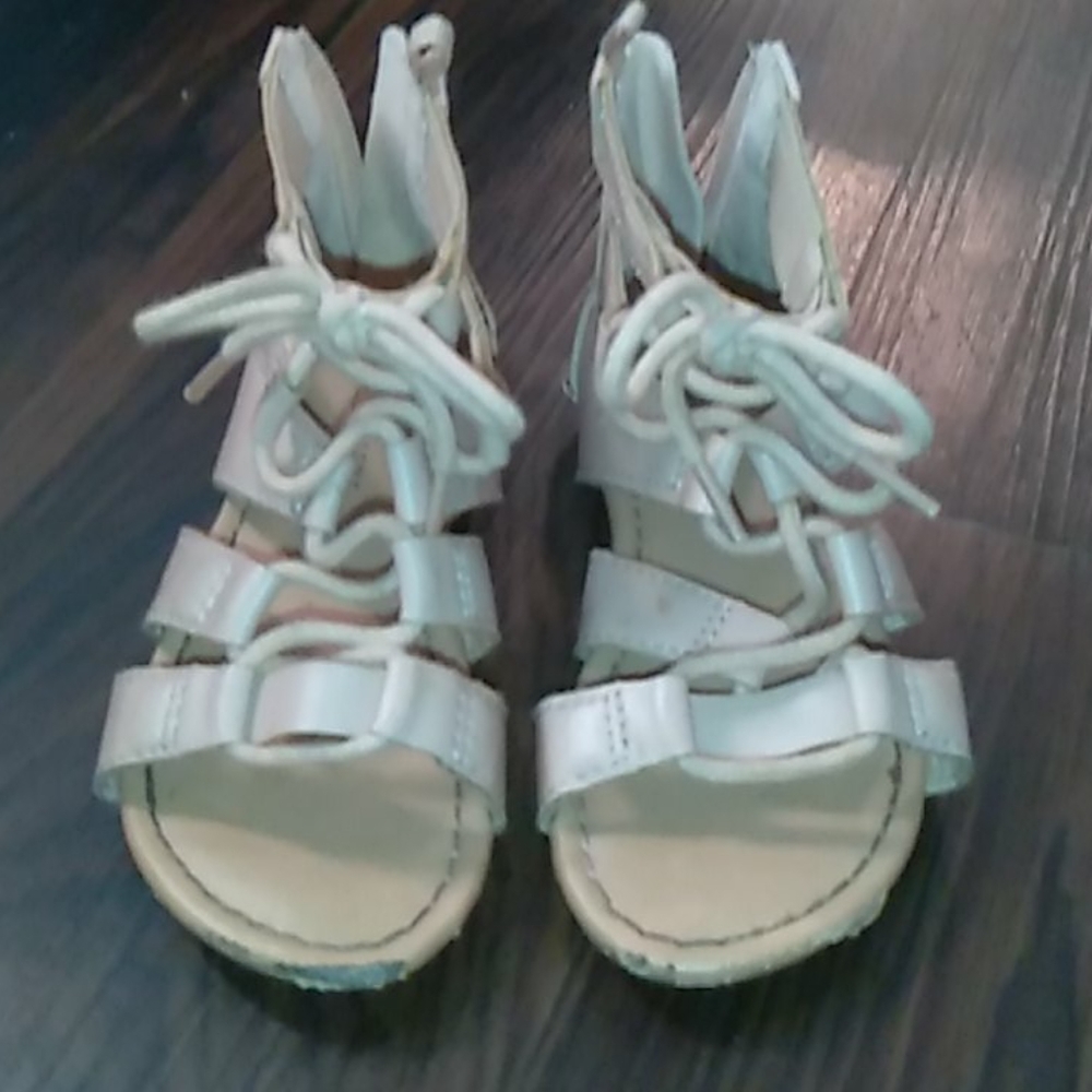 Girls shoes